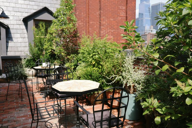 Garden-Level 2BR on Hicks Way